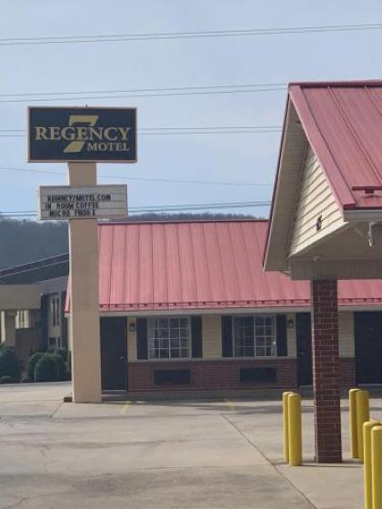 Regency 7 Motel in Johnson