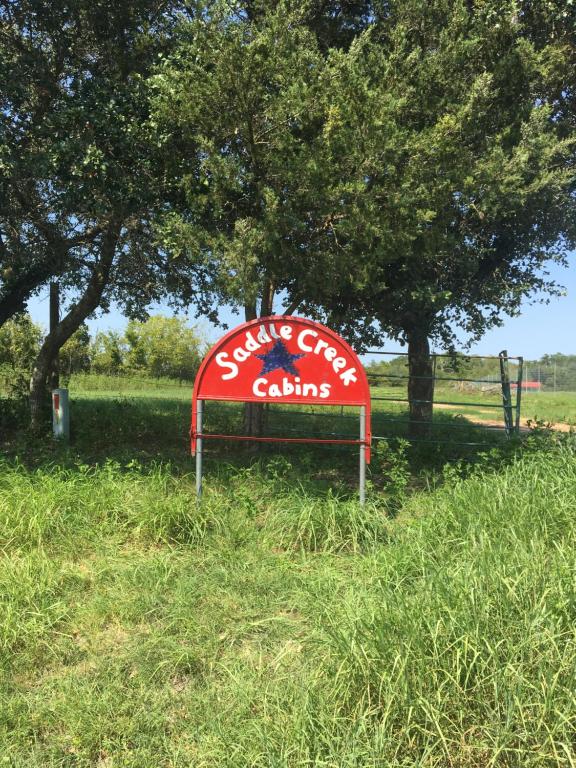 Saddle Creek Cabins - image 2