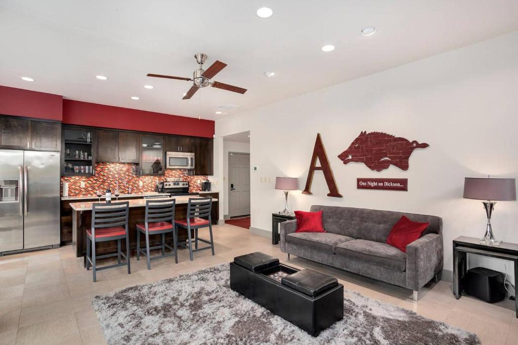 Dickson St Condo - On Dickson Street - Fayetteville Entertainment Hub - image 3