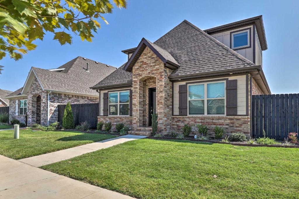 Fayetteville House Pool Access and Gas Grill! - main image