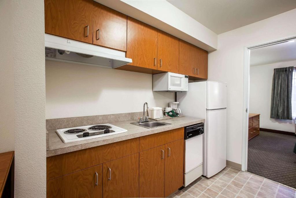 Quality Inn & Suites Federal Way - Seattle - image 7