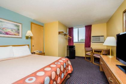 Super 8 by Wyndham Fergus Falls - image 9