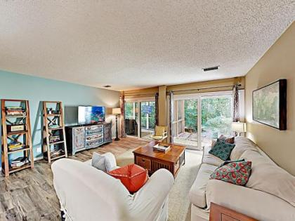 New Listing! Wooded Sanctuary On Golf Course WithPool Condo