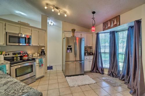 Family House with Yard - 1mi to Fernandina Beach - image 4