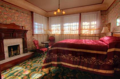 Gingerbread Mansion - image 14
