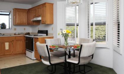 Redwood Suites - image 12