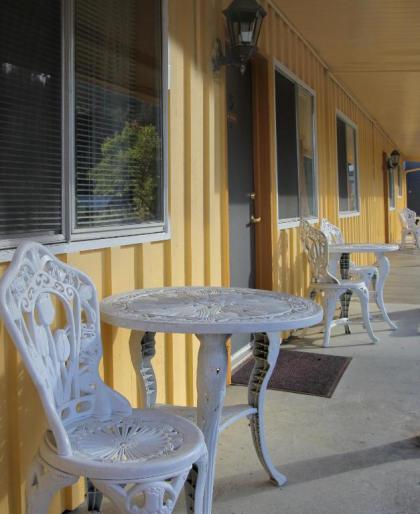 Redwood Suites - image 15