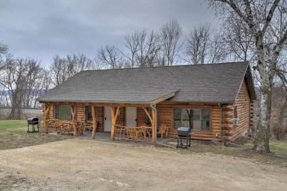Riverfront Cabin - Treehouse Masters Stayed Here!