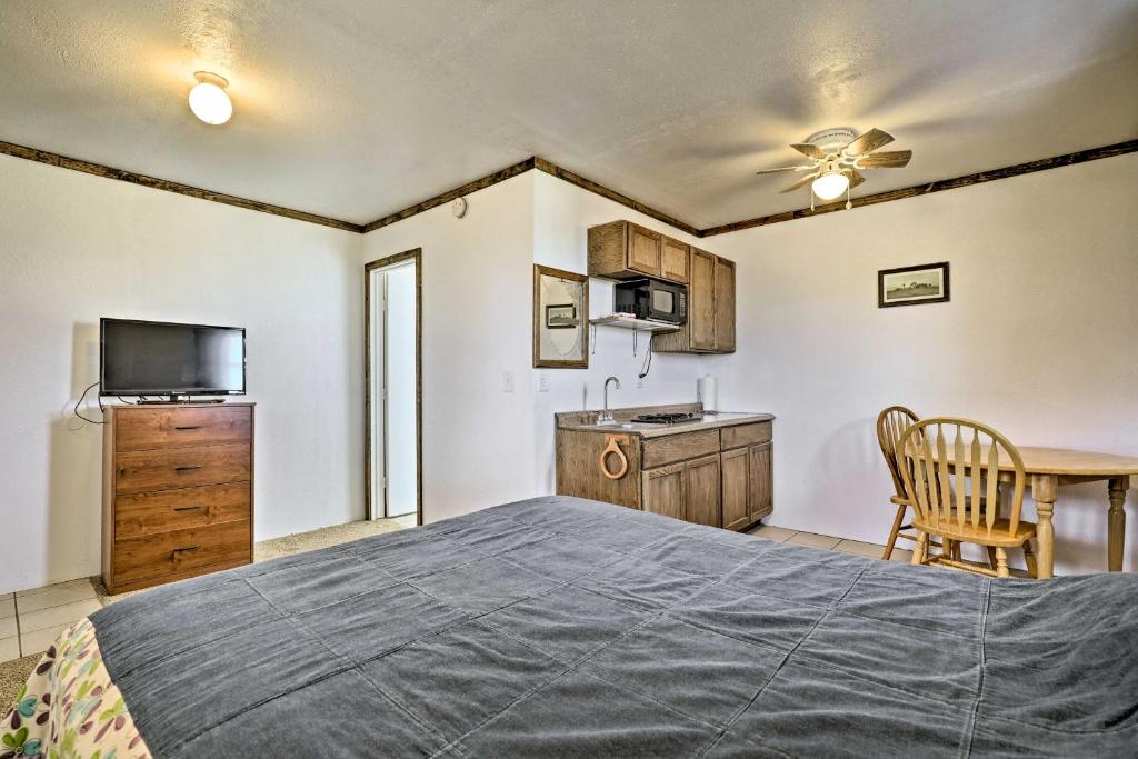Cozy Fillmore Studio Cabin near Fishlake Forest! - image 2