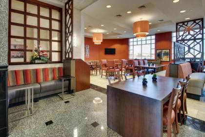 Drury Inn & Suites Findlay - image 12