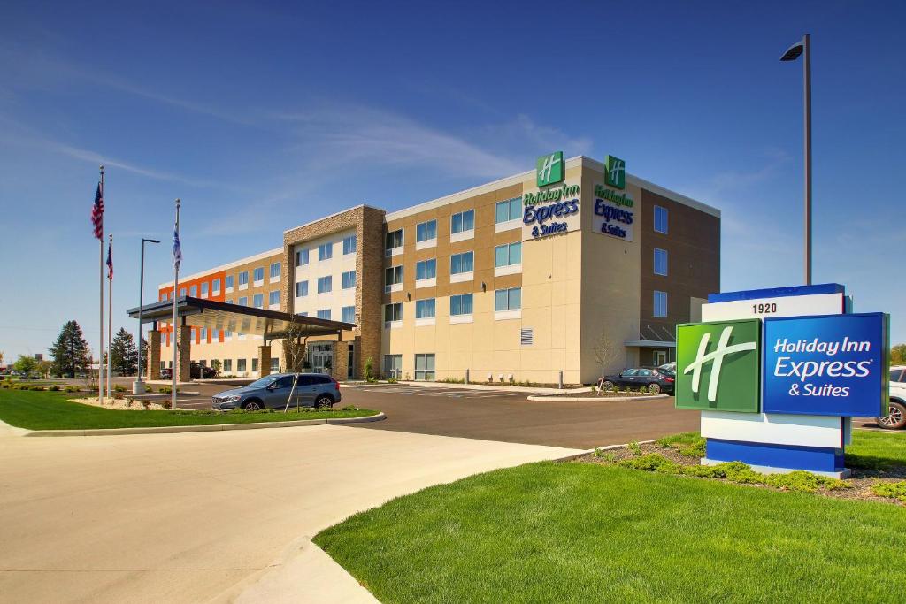 Holiday Inn Express & Suites Findlay North an IHG Hotel - main image