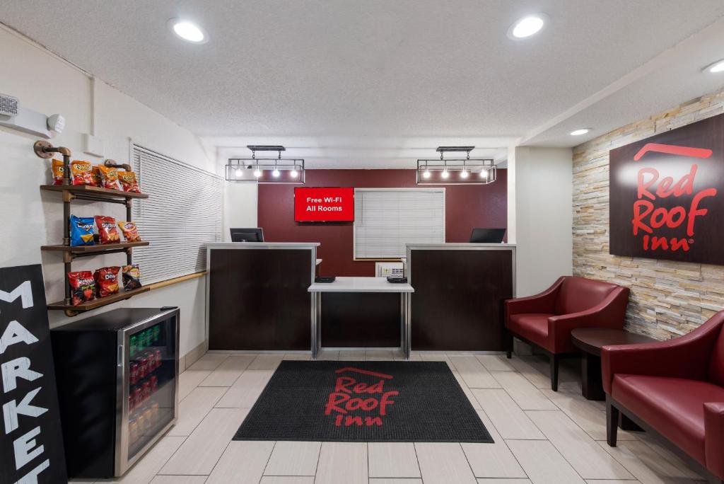 Red Roof Inn Findlay - image 6