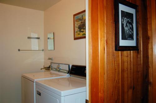 30A Dunnings Retreat - image 2