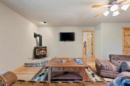Black Pine Retreat- 5 Mins from Southgate of Yosemite - image 4