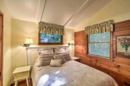 Pine Cottage Duplex with Deck - Walk to State Park - image 10