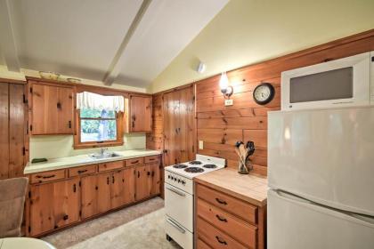 Pine Cottage Duplex with Deck - Walk to State Park - image 14