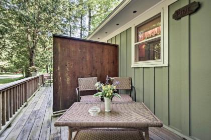 Pine Cottage Duplex with Deck - Walk to State Park - image 2
