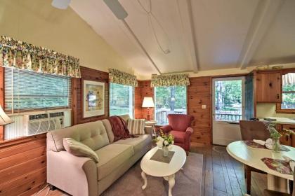 Pine Cottage Duplex with Deck - Walk to State Park - image 4
