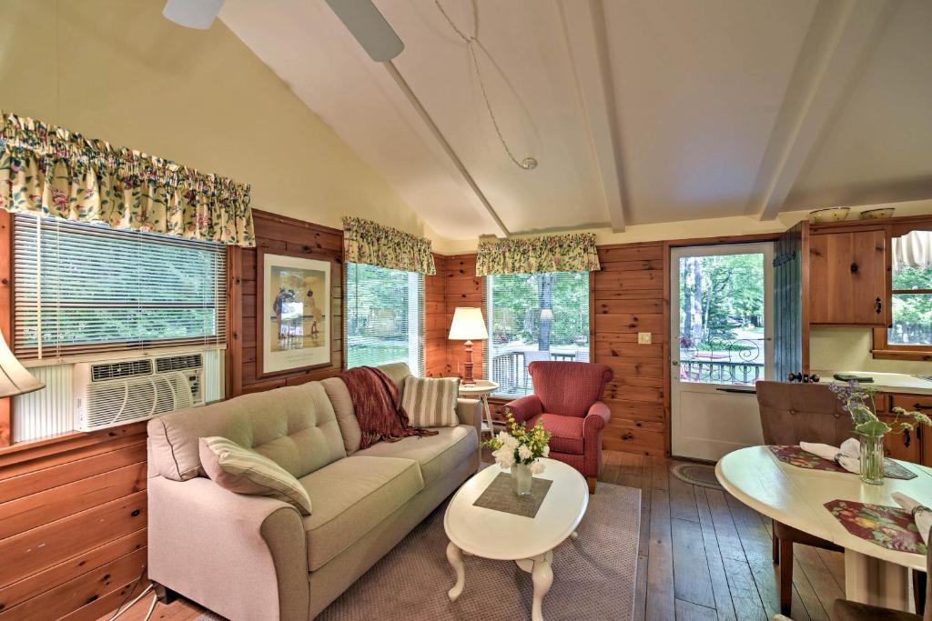 Pine Cottage Duplex with Deck - Walk to State Park - image 4