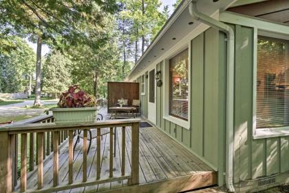 Pine Cottage Duplex with Deck - Walk to State Park - image 6