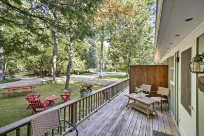 Pine Cottage Duplex with Deck - Walk to State Park - image 7