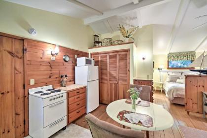 Pine Cottage Duplex with Deck - Walk to State Park - image 9