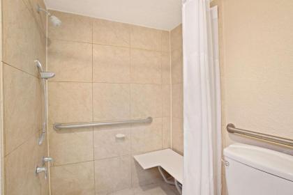 Days Inn by Wyndham Orlando Airport Florida Mall - image 11