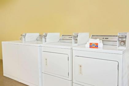 Days Inn by Wyndham Orlando Airport Florida Mall - image 12