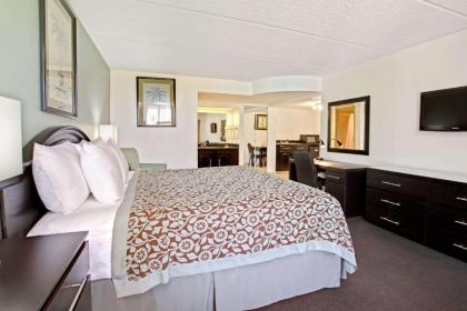 Days Inn by Wyndham Orlando Airport Florida Mall - image 14
