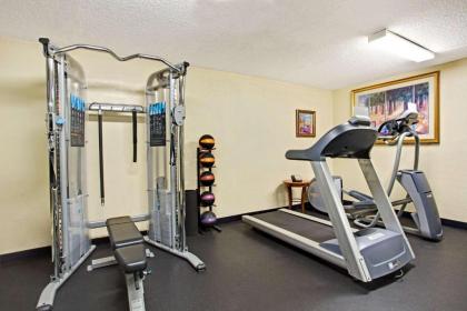 Days Inn by Wyndham Orlando Airport Florida Mall - image 5