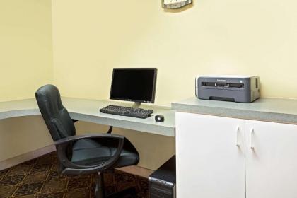 Days Inn by Wyndham Orlando Airport Florida Mall - image 8