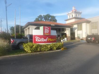 Red Roof Inn PLUS & Suites Tampa - image 2