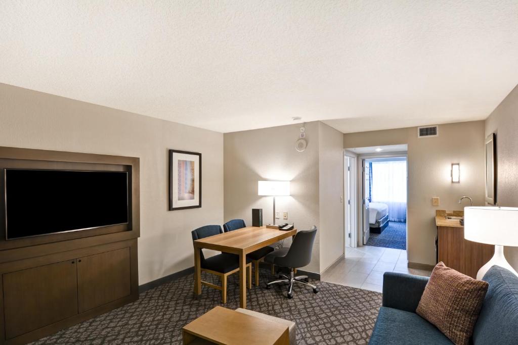 Embassy Suites Orlando Downtown - image 4