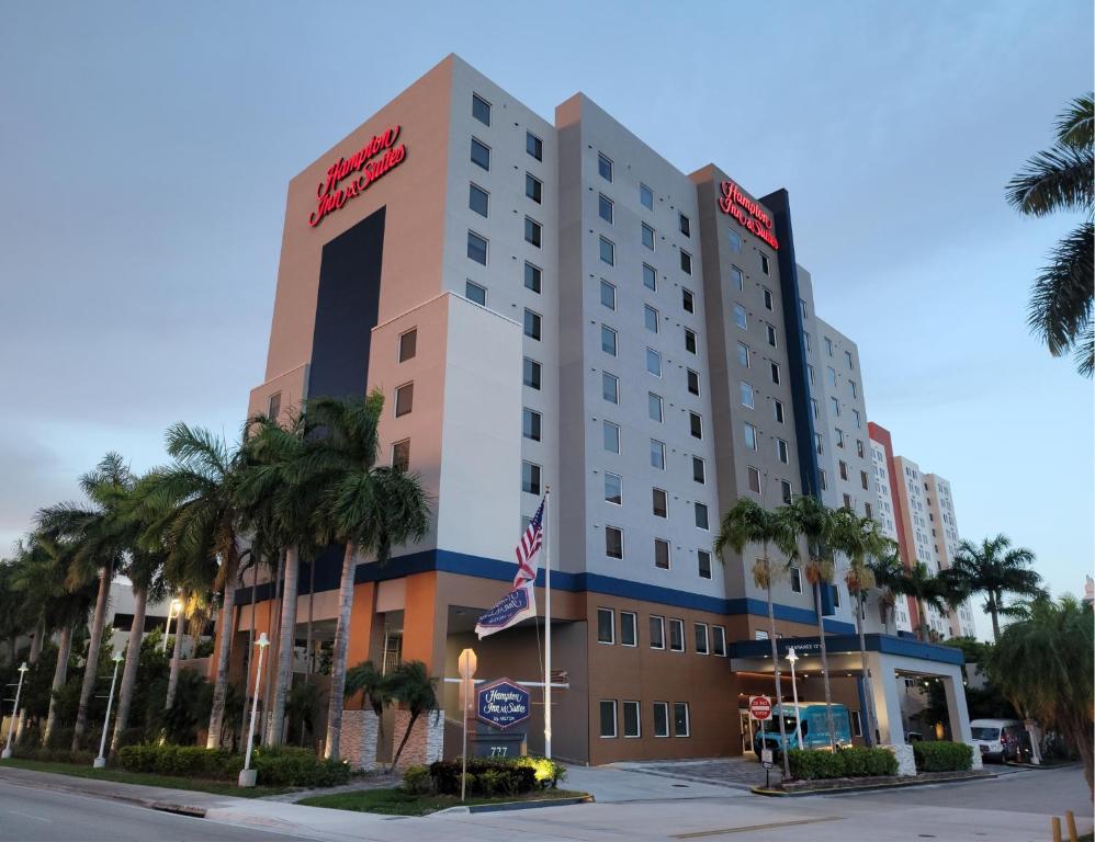 Hampton Inn & Suites Miami Airport South/Blue Lagoon - main image