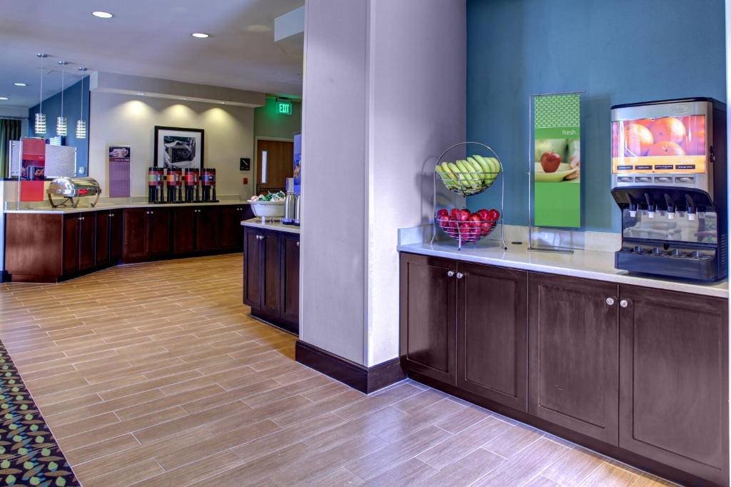 Hampton Inn & Suites Miami Airport South/Blue Lagoon - image 3