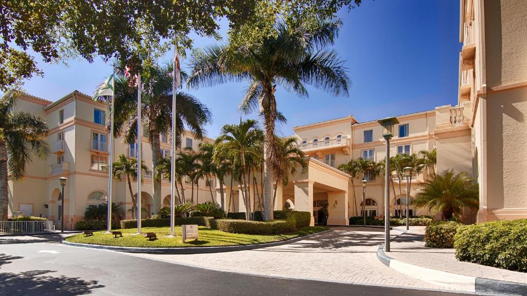 Hilton Naples - main image