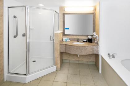 Hampton Inn & Suites Jacksonville Deerwood Park - image 3