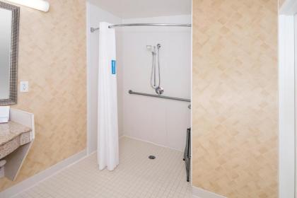 Hampton Inn & Suites Jacksonville Deerwood Park - image 5