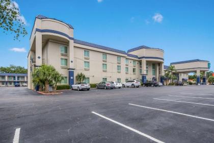 Clarion Inn & Suites Clearwater