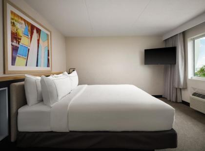 DoubleTree by Hilton Hotel Cocoa Beach Oceanfront - image 2