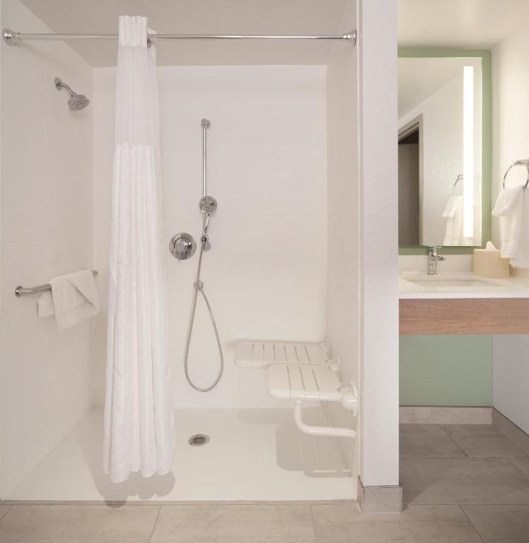 Hilton Garden Inn Jacksonville JTB/Deerwood Park - image 3