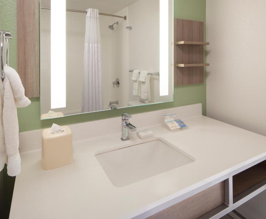 Hilton Garden Inn Jacksonville JTB/Deerwood Park - image 4