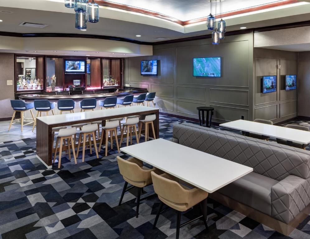 Embassy Suites Tampa - Brandon - main image