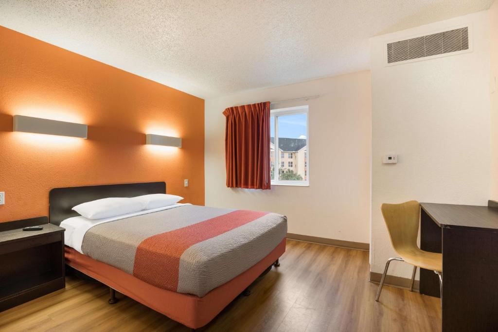 Motel 6-Orlando FL - International Dr - image 2