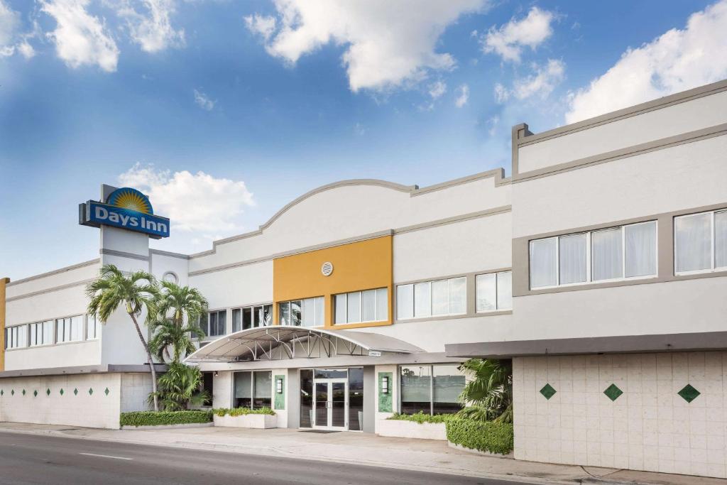 Days Inn by Wyndham Miami Airport North - image 2