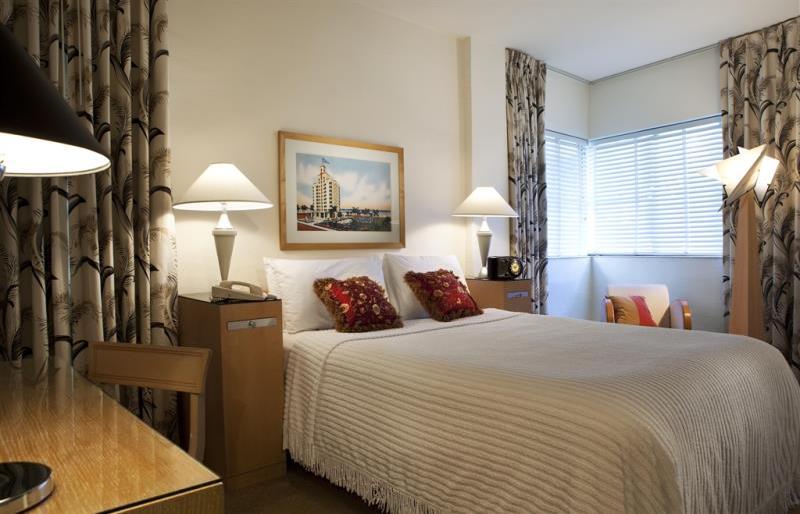 Richmond Oceanfront Hotel - image 2