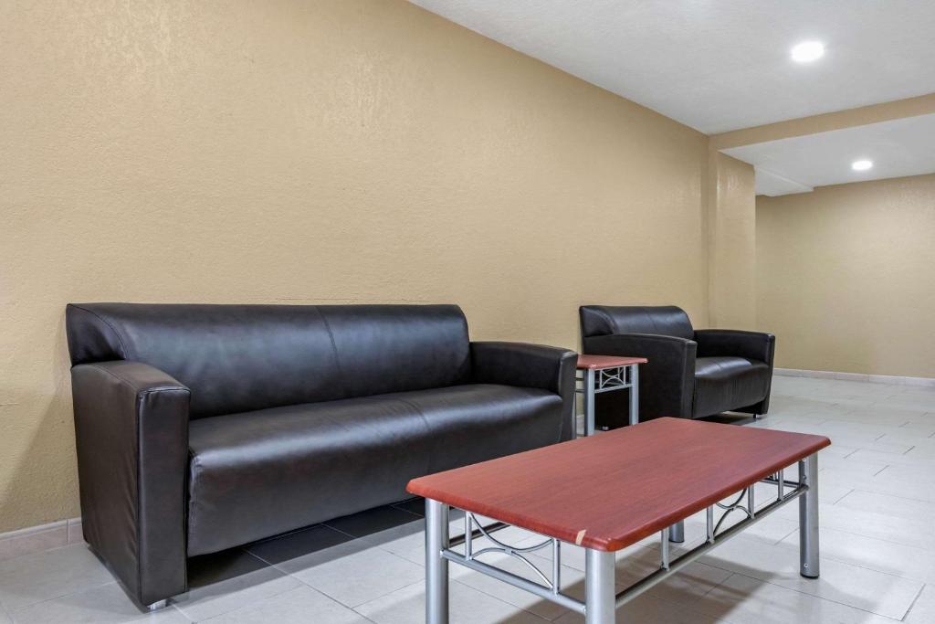 Clarion Inn International Drive - image 5