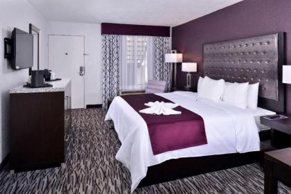 Clarion Inn & Suites Across From Universal Orlando Resort - image 3