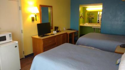 Days Inn & Suites by Wyndham Davenport - image 2