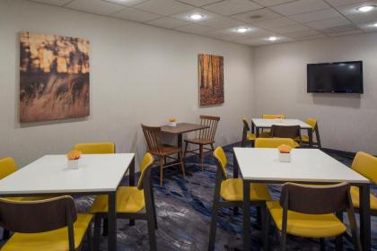 Fairfield Inn & Suites by Marriott Orlando Lake Buena Vista - image 5